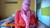 Medio oriente - hijab vistiendo árabe musulmán con grandes tetas en la cámara el 1 de noviembre snapshot 21