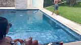 Emanuelah und die pool-putzfrau von passivinho snapshot 1