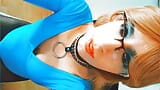 Sissy, Transvestit mit Brille berührt sich selbst snapshot 9