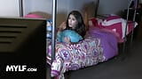 La figliastra lesbica si fa strada nella stanza della sua matrigna per coccolare e mangiare la figa tabù - MYLF snapshot 2