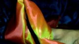 Handjob mit gelbem kastanienbraunem Satin, Sari von Nachbarin (61) snapshot 13