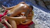 La bella milf bionda Mallory Moore sta facendo degli esercizi anali in spiaggia snapshot 15