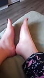 Absolutamente hermosas piernas y dedos de los pies snapshot 2