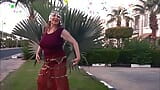 MariaAlte MILF mit riesigen Titten tanzt im orientalischen Stil snapshot 6