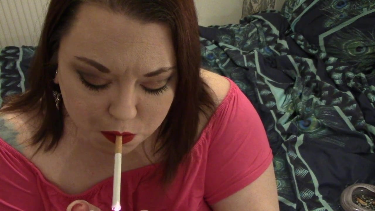 Bbw tina snua smokes 1 superking w khói buổi diễn - hút thuốc béo