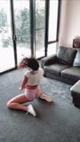 L'Australienne Lucie montre son gros cul sexy et tremble en public snapshot 6
