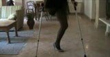 Una donna con una gamba sola snapshot 8