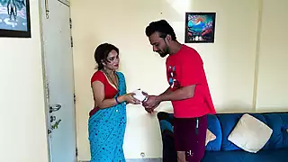 बगल वाली भाभी आई चीनी मांगने के लिए ...