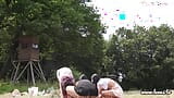 Chicas calientes de coño apretado al aire libre, fiesta de cambio de ropa en minifaldas, falda corta, bragas y sin bragas snapshot 11