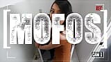 ソフィー・レイエズ、セリーナ・サントス、オリバー・フリンとの壮大な3ウェイでの屋外での純粋な情熱と爆発的なオーガズム - MOFOS snapshot 1