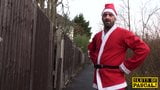 Британской нижней на толстушке доминируют с рождественским хуем snapshot 3