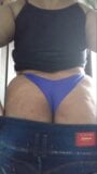 Grote maat hottie pronkt terwijl ze haar broek past snapshot 4