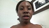 Frumoasa gagică negresă Vanity se dezbracă pentru a se juca cu ea și pentru a-și juca pizda strâmtă rasă snapshot 20