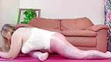 Desafio de yoga com meias brilhantes rosa snapshot 8