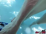 MILF nakal Sofie Marie dipancut dalam semasa berkongkek di kolam snapshot 7