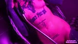 Tattoo-model Marseline zuigt lieve pik in het bad Nigonika Top Porno 2023 snapshot 3