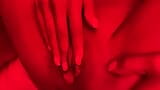 Monika Fox schlampiger Blowjob und Fisting im roten Raum snapshot 6