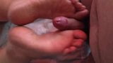 Reverse footjob with cumshot on wifes feet snapshot 2