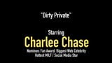 Курящая сигарету пума Charlee Chase курит жесткий член! snapshot 1