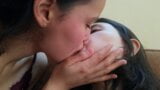 Un beso apasionado entre dos chicas latinas snapshot 10