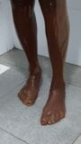 Mandi di pantyhose dengan kaki nilon ebony snapshot 4
