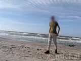 Gorący polski chłopak z wielkim kutasem spuszcza się na plaży snapshot 1