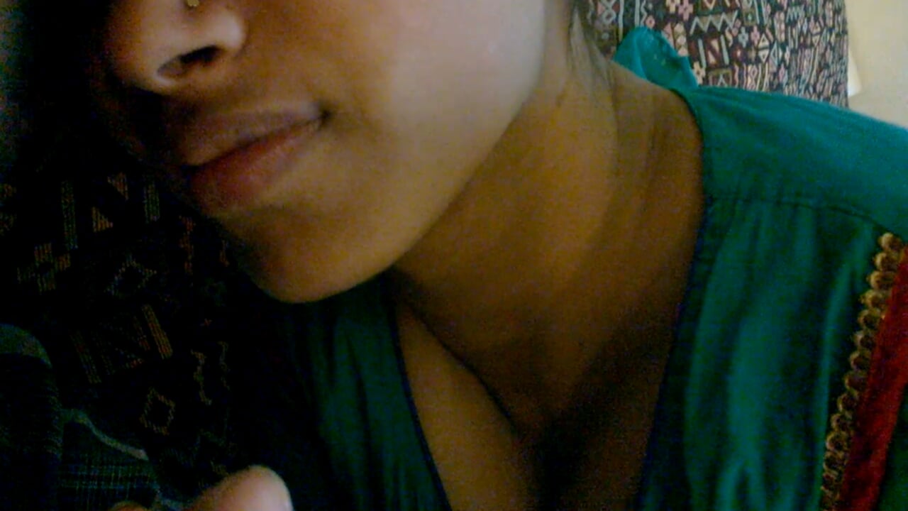 Besos apasionados y liplock con mi joven novia Priya en la cama del hotel antes de follarla! Cámara lenta! E11