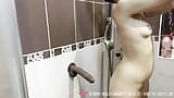 Vends-ta-culotte - sexy amateur-mädchen masturbiert in der dusche snapshot 4