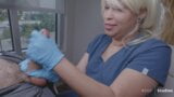 Медсестра в синей клинике со спермой snapshot 3