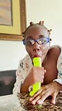 Nerdy Ebony geniet van zuigen! snapshot 10