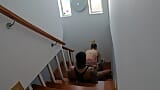 Super-model europeia fickte doggystyle auf der treppe snapshot 3