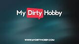 Stoute Busenbambi gaat op haar knieën en slikt de grote harde lul van haar vriendje buitenshuis - mydirtyhobby snapshot 1