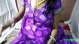 Une femme au foyer indienne baise dans un sari violet à la maison snapshot 2