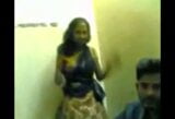 Kolkata Atikuz se folla a su novia. snapshot 3