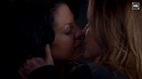 Arizona y Callie - escenas de besos lésbicos calientes 1080p snapshot 8