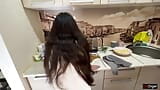 Ho scopato una vicina in cucina mentre lei cucinava la cena snapshot 4