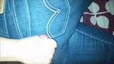 Carico di sperma sui suoi jeans snapshot 4