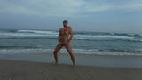 Masturbation sur la plage publique snapshot 7