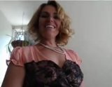 Schicke MILF zu Hause snapshot 3