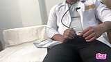 Médico fode paciente dela em sua clínica snapshot 1