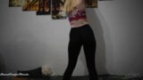 Striptease em leggings - Miley Grey snapshot 3