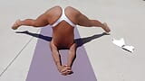 Yoga sensuale con masturbazione - Roxy fox snapshot 13