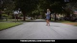 Teencurves- Stella Rae diventa virale per aver fatto sensuale flip cup snapshot 1