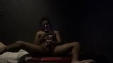 Masturbándose gran polla peluda en sauna habitación privada snapshot 13