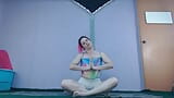 Flash da transmissão ao vivo para iniciantes em ioga - latina com peitos grandes snapshot 23