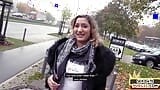 Openbare euro milf pov geneukt door date in verlaten gebouw snapshot 2