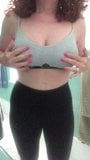 Puta madrastra muestra sus grandes tetas snapshot 1