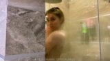 Ik bespioneerde mijn stiefmoeder onder de douche en kreeg onverwachts seks snapshot 4