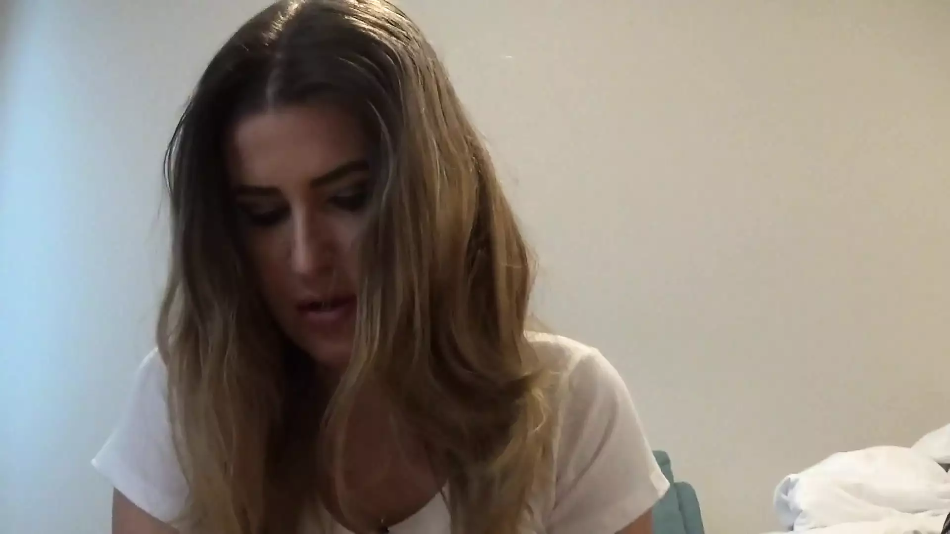 Vreli seks sa napaljenom iranskom polusestrom kada smo sami kod kuće