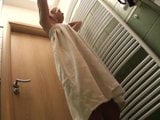 일본 응접실에서 오일 마사지 받는 금발 유부녀 snapshot 5